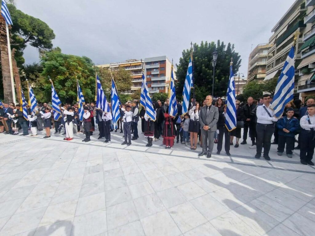 Πάτρα: Κατάθεση στεφάνων στην ανακαινισμένη πλατεία Όλγας ΦΩΤΟ