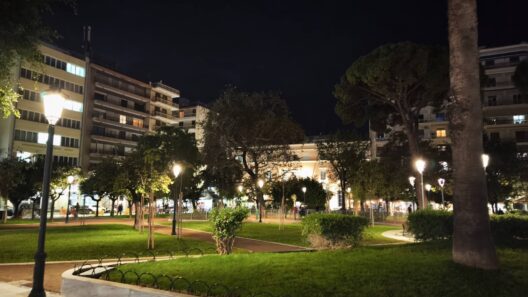 Πάτρα: Βανδαλισμοί στην ανακαινισμένη πλατεία Όλγας - Σπρέι στα φωτιστικά για συσκοτισμό ΦΩΤΟ 14 Βανδαλισμός στην Πλατεία Εθνικής Αντίστασης στην Πάτρα
