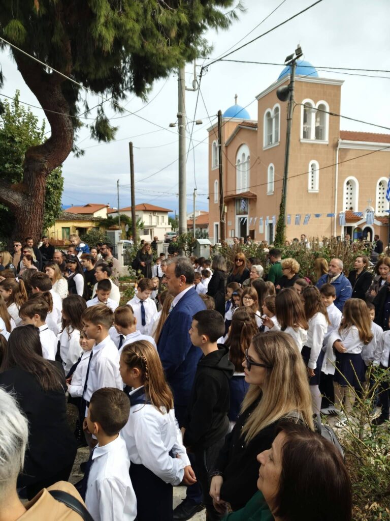 Παρέλαση και κατάθεση στεφάνων από την «Ένωση Τέμενης» ΒΙΝΤΕΟ-ΦΩΤΟ