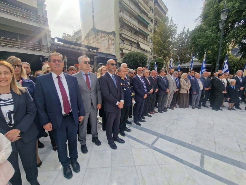 Πάτρα: Κατάθεση στεφάνων στην ανακαινισμένη πλατεία Όλγας ΦΩΤΟ