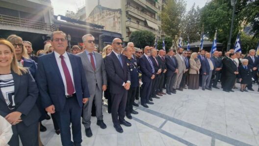 Πάτρα: Κατάθεση στεφάνων στην ανακαινισμένη πλατεία Όλγας ΦΩΤΟ