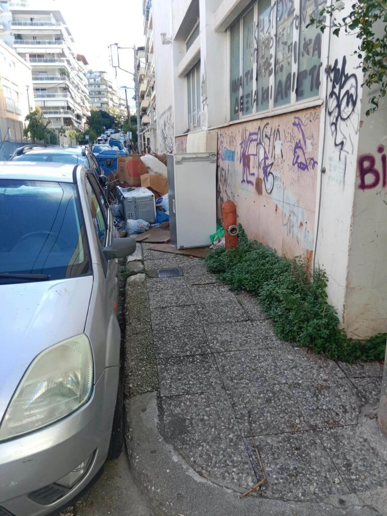 Πάτρα: Το αδιαχώρητο με τα σκουπίδια πίσω από τον ΟΤΕ ΦΩΤΟ