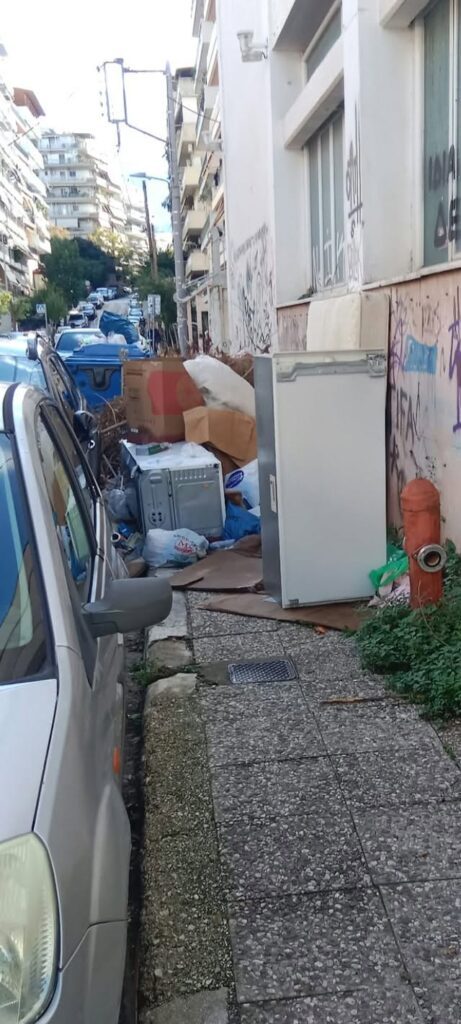 Πάτρα: Το αδιαχώρητο με τα σκουπίδια πίσω από τον ΟΤΕ ΦΩΤΟ