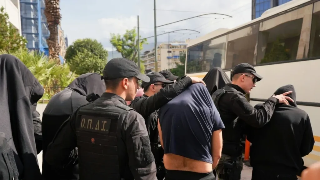 Λογότυπο Pizza Fan με χρωματικό σχέδιο και όνομα