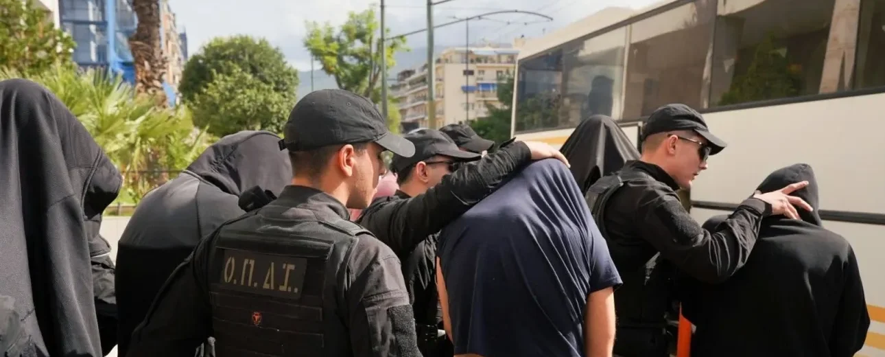 Λογότυπο Pizza Fan με χρωματικό σχέδιο και όνομα