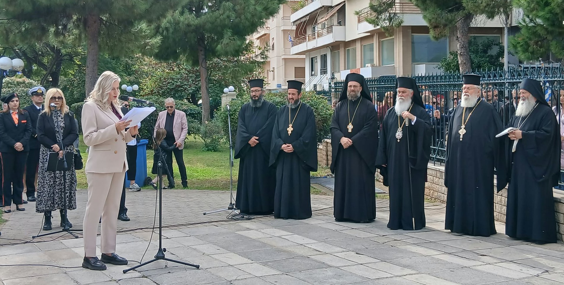 28η Οκτωβρίου στο Αίγιο: Μήνυμα ενότητας από τον Μητροπολίτη Ιερώνυμο ΦΩΤΟ 11 28η Οκτωβρίου στο Αίγιο: Μήνυμα ενότητας από τον Μητροπολίτη Ιερώνυμο ΦΩΤΟ