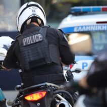 Άνθρωποι στην Αίγιο διαπράττουν κλοπή αυτοκινήτου με όπλο