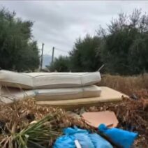 Πάτρα: Πρωτότυπη διαμαρτυρία μαθητών με στρώματα στους δρόμους του σχολείου τους ΒΙΝΤΕΟ-ΦΩΤΟ 2 Δημαρχείο Πάτρας με διαμαρτυρία