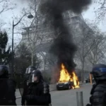 Νέες διαδηλώσεις στη Γαλλία – Η απόφαση για την παρουσία στρατιωτικών δυνάμεων