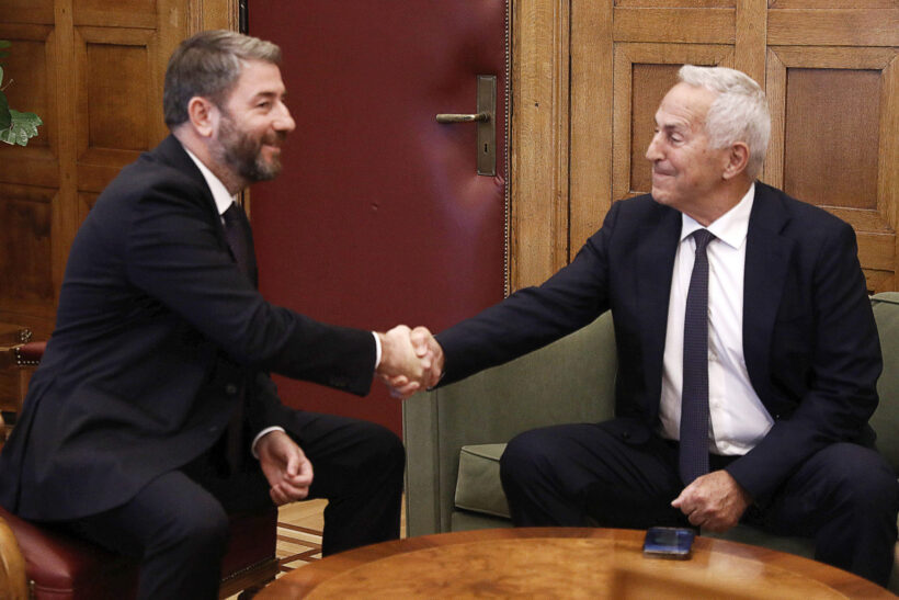 Στο ΠΑΣΟΚ ο Ευάγγελος Αποστολάκης – Συνάντηση με τον Νίκο Ανδρουλάκη