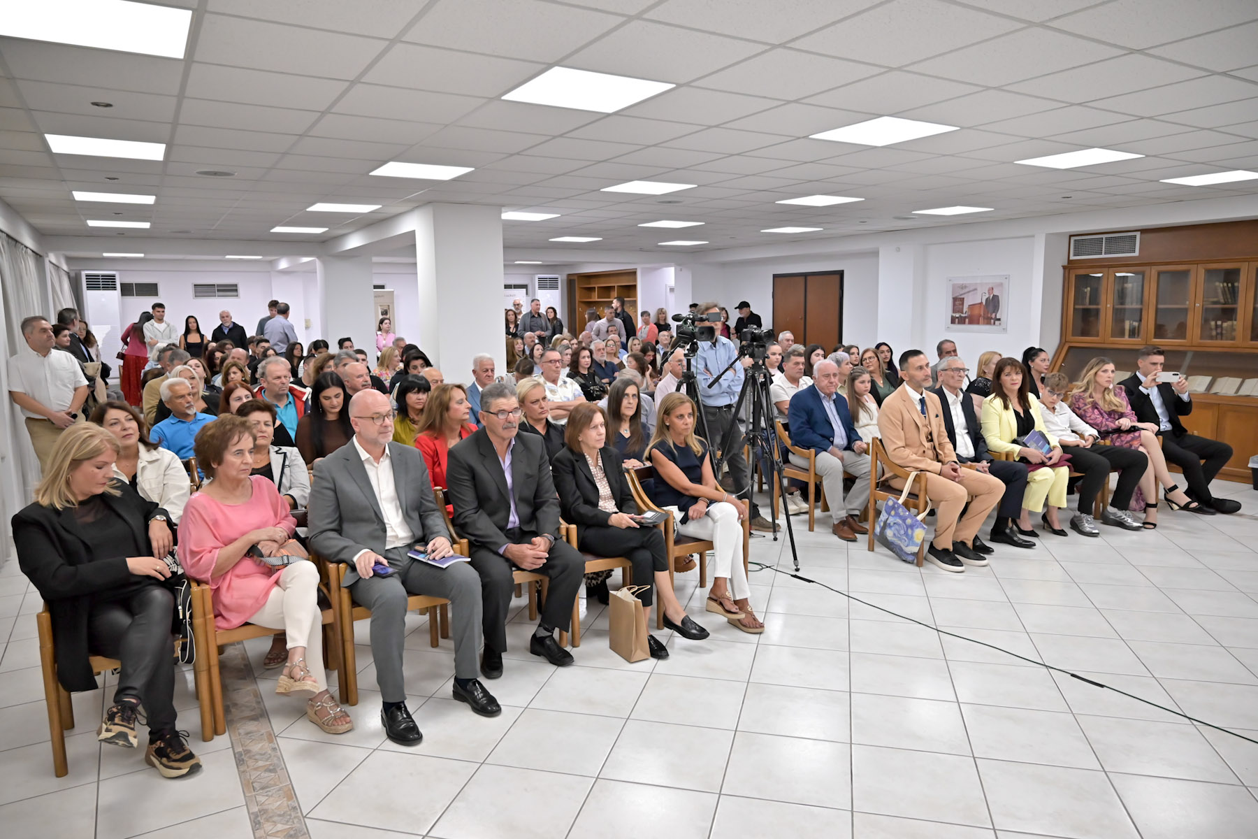 Πάτρα: Με μεγάλη συμμετοχή η παρουσίαση του βιβλίου «Αλφαβητικές Πολιτείες» της Πηνελόπης Λαμπούση ΦΩΤΟ 18 Πάτρα: Με μεγάλη συμμετοχή η παρουσίαση του βιβλίου «Αλφαβητικές Πολιτείες» της Πηνελόπης Λαμπούση ΦΩΤΟ