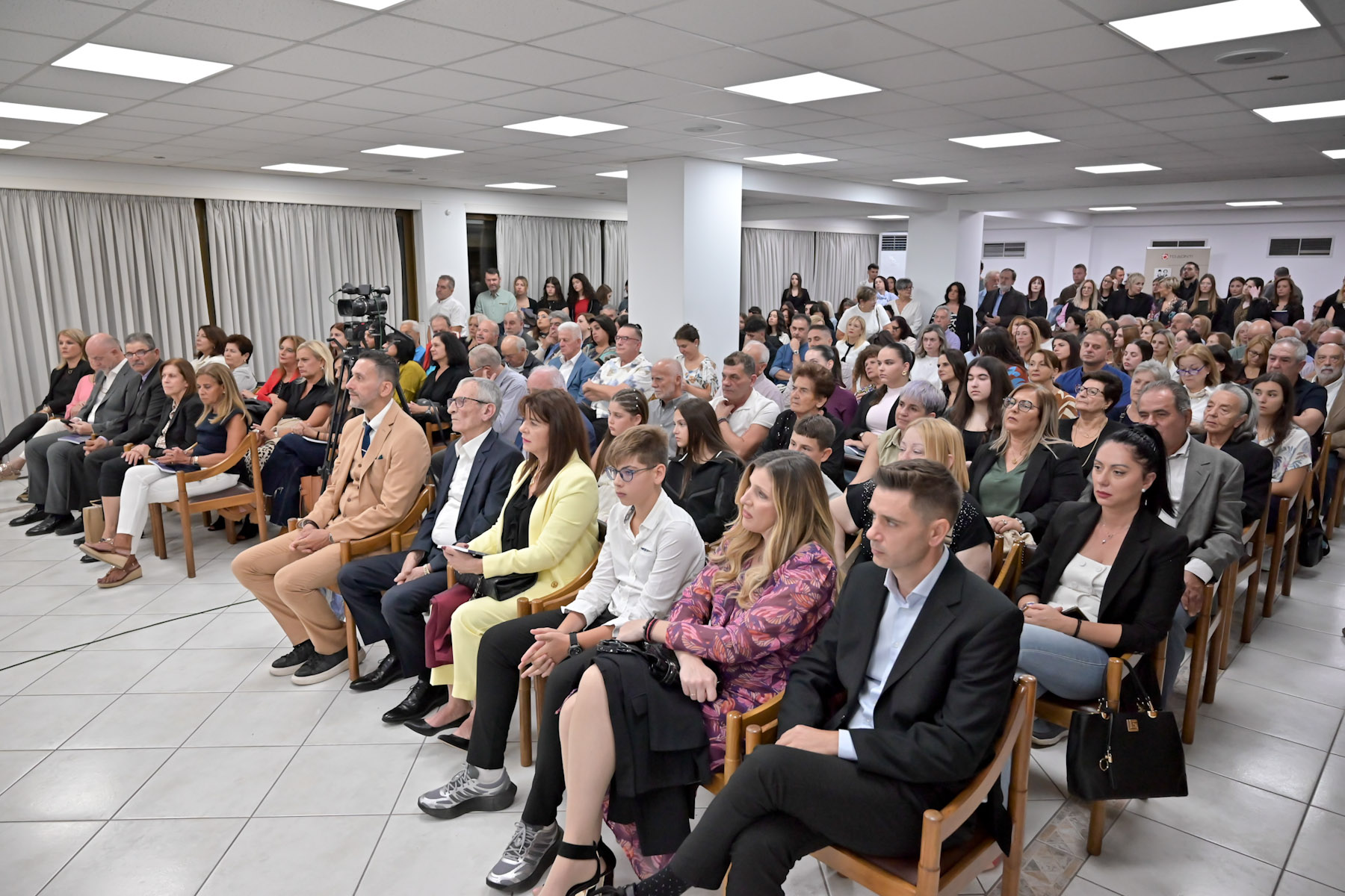 Πάτρα: Με μεγάλη συμμετοχή η παρουσίαση του βιβλίου «Αλφαβητικές Πολιτείες» της Πηνελόπης Λαμπούση ΦΩΤΟ 12 Πάτρα: Με μεγάλη συμμετοχή η παρουσίαση του βιβλίου «Αλφαβητικές Πολιτείες» της Πηνελόπης Λαμπούση ΦΩΤΟ