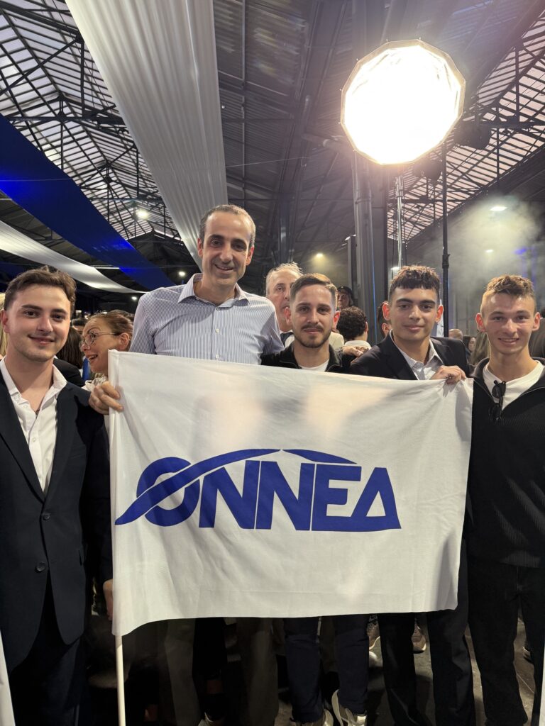 Η θερμή υποδοχή στον Γρηγόρη Δημητριάδη στην εκδήλωση για τα 52 χρόνια της ΝΔ ΦΩΤΟ 8 Η θερμή υποδοχή στον Γρηγόρη Δημητριάδη στην εκδήλωση για τα 52 χρόνια της ΝΔ ΦΩΤΟ