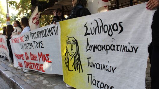 Ο Σύλλογος Δημοκρατικών Γυναικών σε συλλαλητήριο κατά του πολέμου 16 Ο Σύλλογος Δημοκρατικών Γυναικών σε συλλαλητήριο κατά του πολέμου