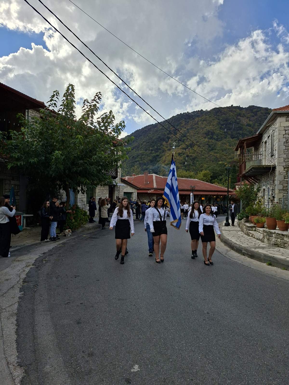 Αρχαία Ολυμπία: Μαθητική παρέλαση και εκδηλώσεις μνήμης ΦΩΤΟ 9 Αρχαία Ολυμπία: Μαθητική παρέλαση και εκδηλώσεις μνήμης ΦΩΤΟ