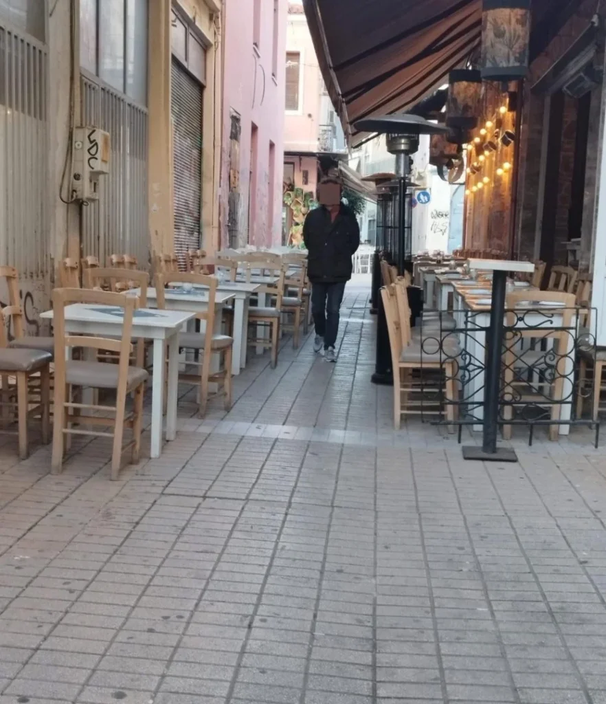 Πάτρα: Απειλές, ηχορύπανση και προσφυγή στη δικαιοσύνη για παράνομα τραπεζάκια – Στο «κόκκινο» η κατάσταση στον πεζόδρομο της Ηφαίστου ΦΩΤΟ 7 Πάτρα: Απειλές, ηχορύπανση και προσφυγή στη δικαιοσύνη για παράνομα τραπεζάκια – Στο «κόκκινο» η κατάσταση στον πεζόδρομο της Ηφαίστου ΦΩΤΟ