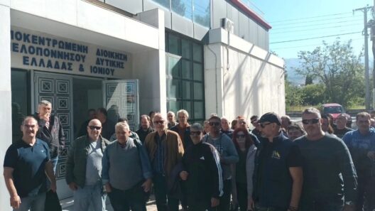 Πάτρα: Κινητοποίηση των εργαζομένων του Δήμου στην Αποκεντρωμένη Διοίκηση ΦΩΤΟ