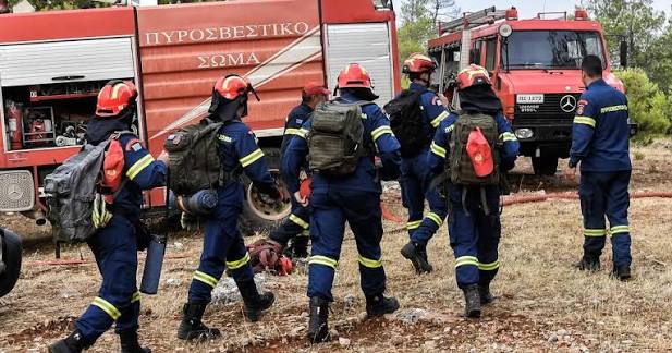 Αχαΐα: Επιχείρηση της Πυροσβεστικής στον Βουραϊκό - Για την ασφαλή απομάκρυνση οικογένειας