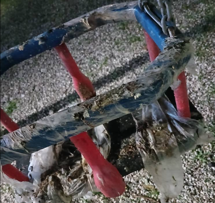 Πάτρα: Στην πλήρη εγκατάλειψη η παιδική χαρά της πλατείας Μαρούδα