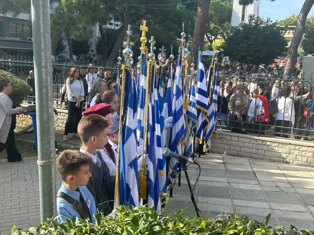 Σκηνή εορτασμού της 28ης Οκτωβρίου στην Αιγιάλεια