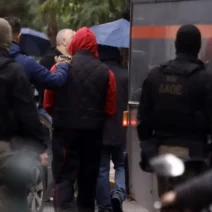 Υπόθεση «Χωριάτικο»: Προφυλακίστηκε ο επιχειρηματίας από τη Ρόδο - Με «βραχιολάκι» ο «αρχιλογιστής»