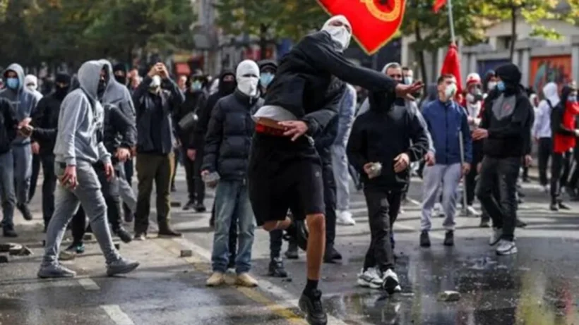Αλβανία: Εξαπλώνονται σε όλη τη χώρα οι μαθητικές διαδηλώσεις 4 Αλβανία: Εξαπλώνονται σε όλη τη χώρα οι μαθητικές διαδηλώσεις