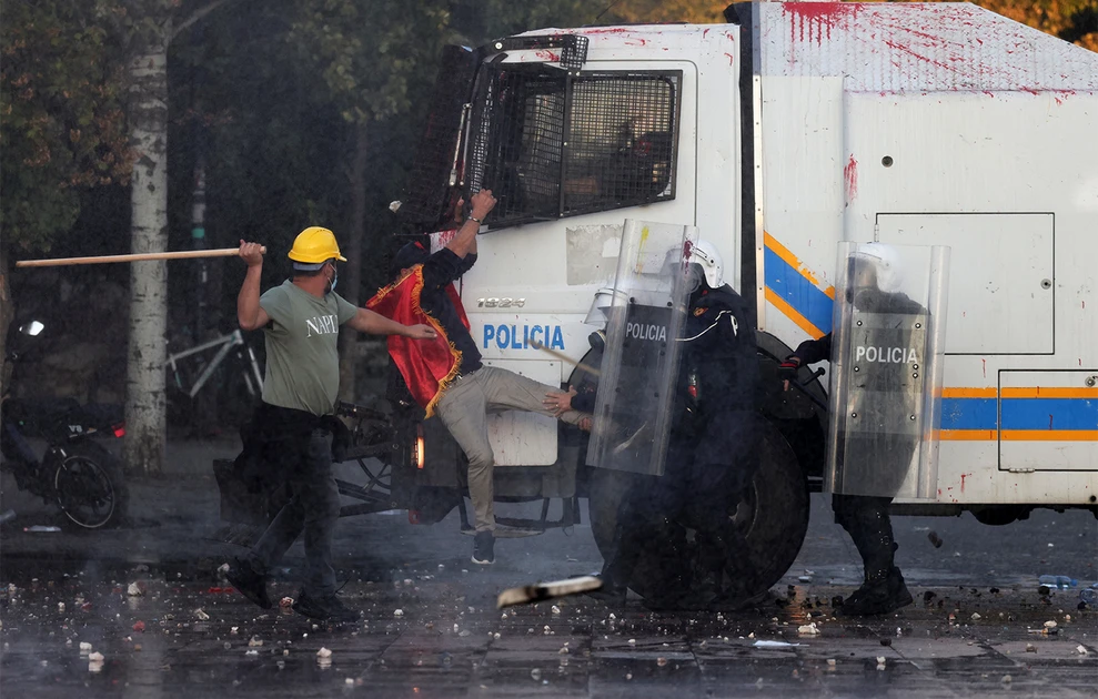 Αλβανία: Εκατοντάδες τραυματίες - Σκληρές δηλώσεις Ράμα για διαδηλωτές ΦΩΤΟ