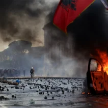 Αλβανία: Εκατοντάδες τραυματίες - Σκληρές δηλώσεις Ράμα για διαδηλωτές ΦΩΤΟ 2 Αλβανία: Εκατοντάδες τραυματίες - Σκληρές δηλώσεις Ράμα για διαδηλωτές ΦΩΤΟ