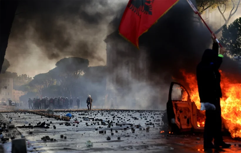 Αλβανία: Εκατοντάδες τραυματίες - Σκληρές δηλώσεις Ράμα για διαδηλωτές ΦΩΤΟ