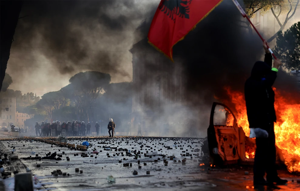 Αλβανία: Εκατοντάδες τραυματίες - Σκληρές δηλώσεις Ράμα για διαδηλωτές ΦΩΤΟ 8 Αλβανία: Εκατοντάδες τραυματίες - Σκληρές δηλώσεις Ράμα για διαδηλωτές ΦΩΤΟ