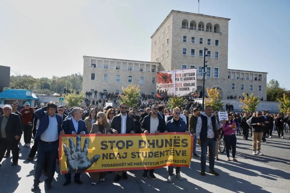 Νέες κινητοποιήσεις στην Αλβανία με τη συμμετοχή φοιτητών και εκπαιδευτικών ΦΩΤΟ
