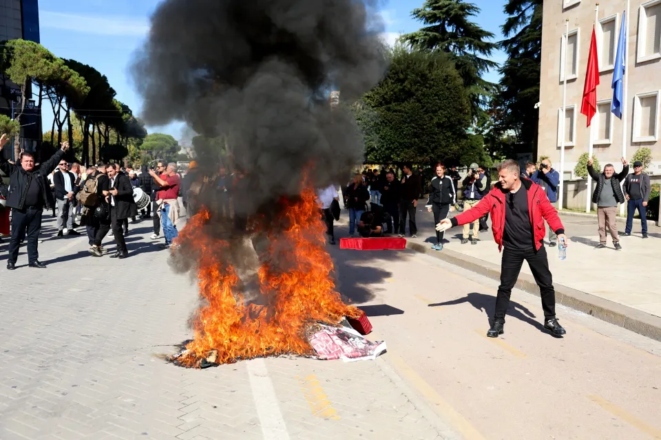 Επεισόδια στην Αλβανία – Τραυματίες από την αστυνομική επέμβαση 5 Επεισόδια στην Αλβανία – Τραυματίες από την αστυνομική επέμβαση