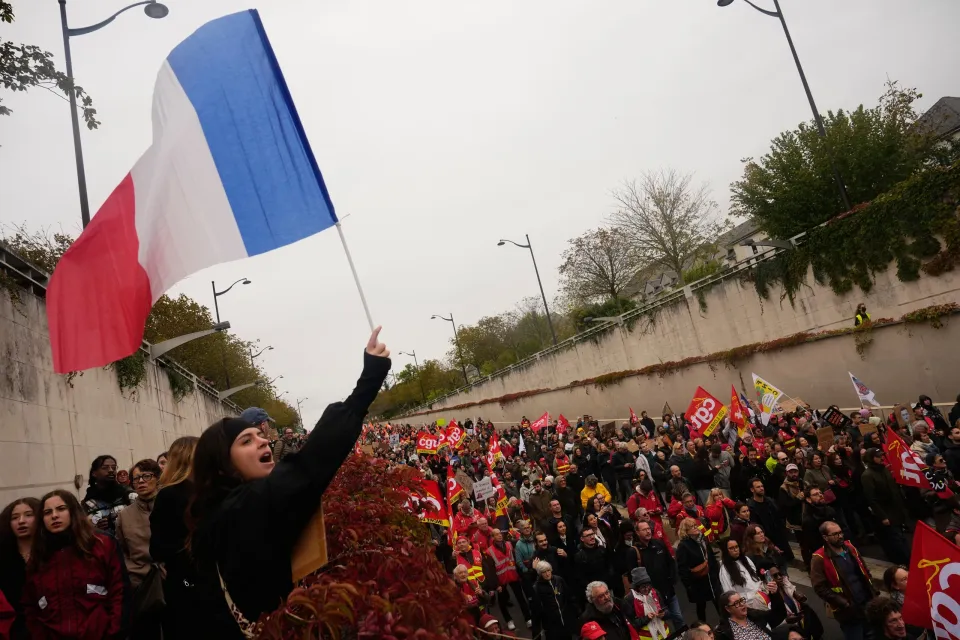 Γαλλία, Αλβανία, Ισπανία: Χιλιάδες στους δρόμους – Εντάσεις και επεισόδια ΦΩΤΟ ΒΙΝΤΕΟ