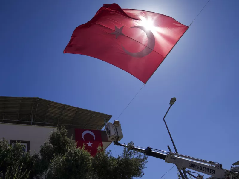 Σημαία της Τουρκίας με κόκκινο φόντο και λευκό αστέρι και ημισφαίρ…