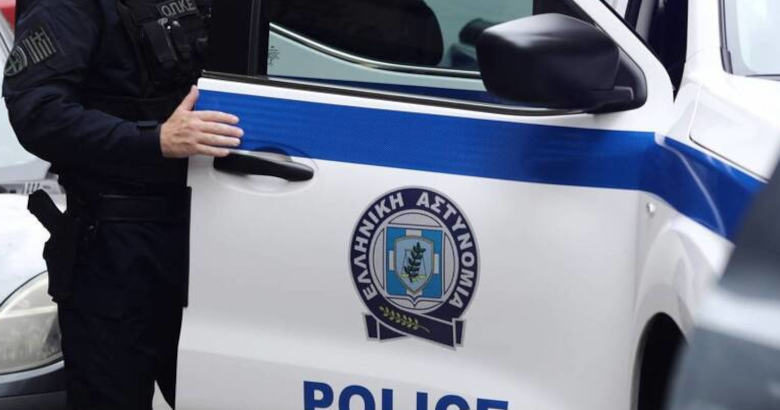 Δύο άνδρες και μια γυναίκα σε σκηνή με κλοπές και οπλοκατοχή στην Π…
