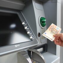 Αχαΐα: «Έμφραγμα» στα Τραπεζικά ΑΤΜ - Έλλειψη μετρητών και καθημερινά προβλήματα 1 Αχαΐα: «Έμφραγμα» στα Τραπεζικά ΑΤΜ - Έλλειψη μετρητών και καθημερινά προβλήματα