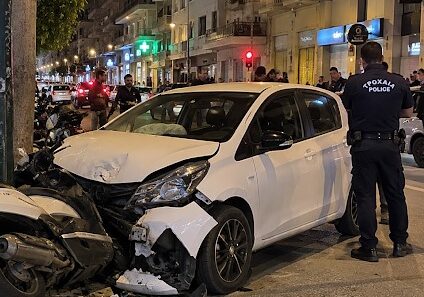 Πάτρα: Αυτοκίνητο «θέρισε» σταθμευμένα μηχανάκια - Αναστάτωση στο κέντρο ΦΩΤΟ 17 Πάτρα: Αυτοκίνητο «θέρισε» σταθμευμένα μηχανάκια - Αναστάτωση στο κέντρο ΦΩΤΟ