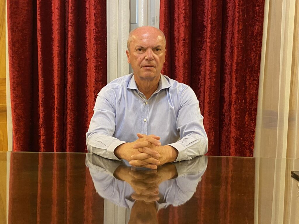 Αίγιο: Συνέντευξη Τύπου για τον Δημήτρη Καλογερόπουλο και για φθορές σε σχολείο