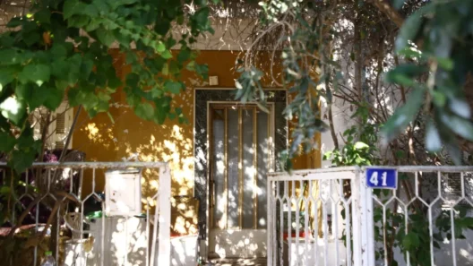 Θρίλερ με τον θάνατο της 89χρονης στο Μενίδι – Μαρτυρίες 12 Φωτογραφία από το σκηνικό του θανάτου 89χρονης στο Μενίδι