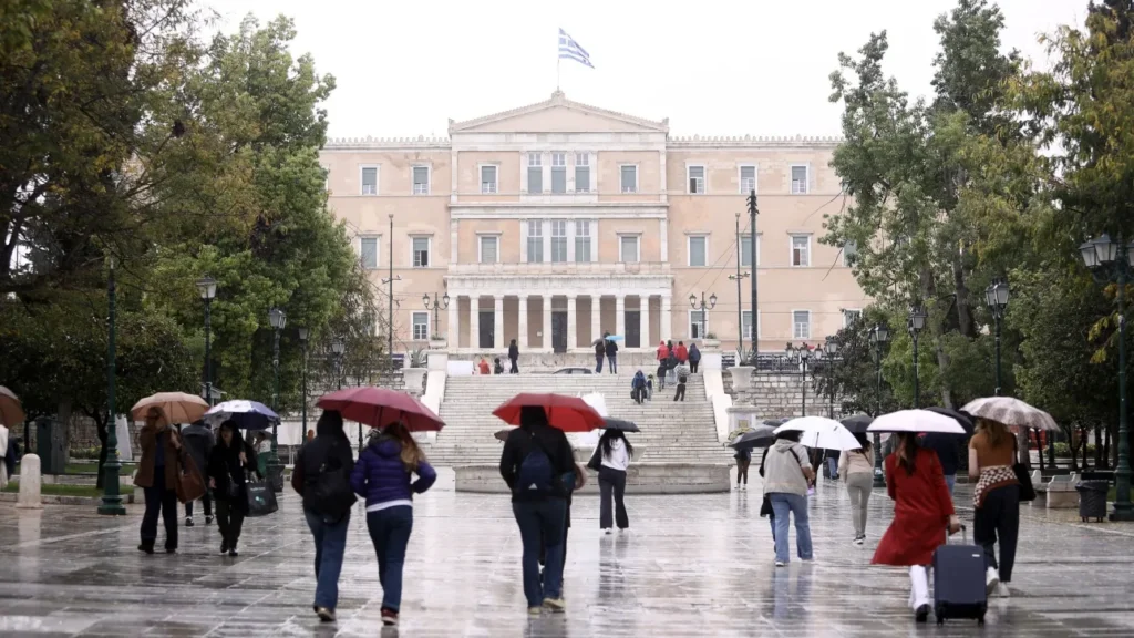 Καιρός: Στο «κόκκινο» το έκτακτο δελτίο – Βροχές στην Αττική έως την 28η Οκτωβρίου