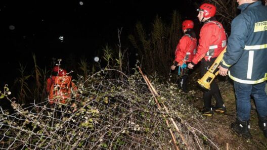 Αγρίνιο: Πολύωρη επιχείρηση της ΕΜΑΚ για εντοπισμό κυνηγών 13 Αγρίνιο: Πολύωρη επιχείρηση της ΕΜΑΚ για εντοπισμό κυνηγών
