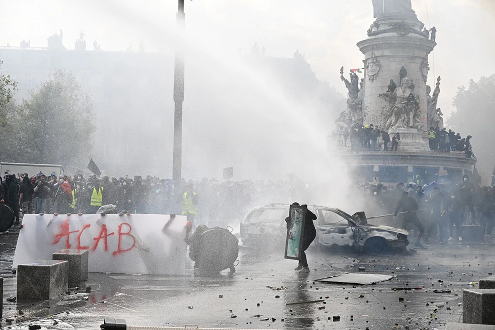 Χάος στο Παρίσι: Ακρωτηριάστηκε διαδηλωτής - Εκατοντάδες συλλήψεις ΦΩΤΟ - ΒΙΝΤΕΟ