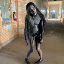 Halloween: «Κυνήγι φαντασμάτων» σε ψυχιατρείο και διανυκτέρευση σε γραφείο τελετών 2 Halloween: «Κυνήγι φαντασμάτων» σε ψυχιατρείο και διανυκτέρευση σε γραφείο τελετών