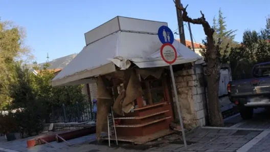 Καλάβρυτα: Παραδοσιακό περίπτερο ανακαινίστηκε, ξαναγερνάει και γίνεται βάρος στις επόμενες γενιές ΦΩΤΟ 12 Παραδοσιακό περιπτέρο στα Καλάβρυτα, ανακαινισμένο και έτοιμο για…