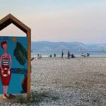 Αγυιά: Βιάστηκαν να βγάλουν τις αλλαξιέρες λουομένων στην Πλαζ