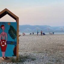 Αγυιά: Βιάστηκαν να βγάλουν τις αλλαξιέρες λουομένων στην Πλαζ