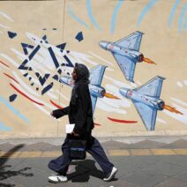 Αμερικανικό στρατιωτικό αεροσκάφος σε απογείωση ενόψει βόμβαρδισ…