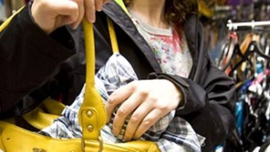 Πάτρα: Τρεις ανήλικες «ψώνισαν» δεν πλήρωσαν και συνελλήφθησαν