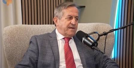 Πορτραίτο του Κωνσταντίνου Καραμανλή σε επίσημη εκδήλωση