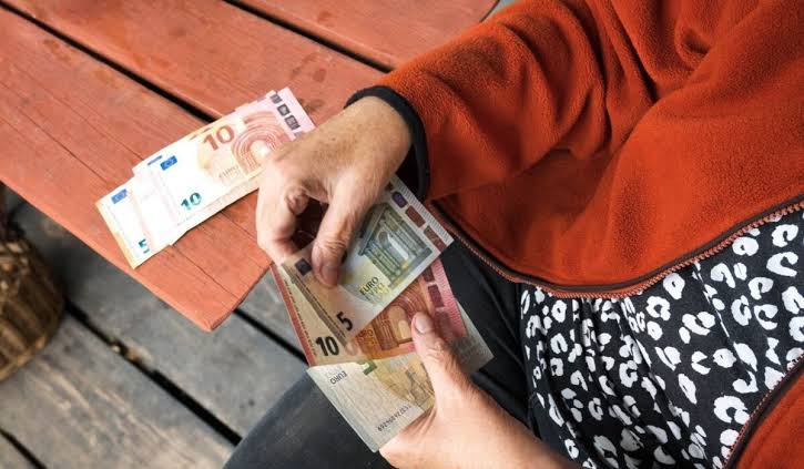 Συνταξιούχοι: Ποιοι θα πάρουν παραπάνω από πέρυσι